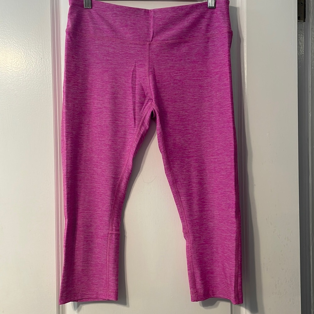 Ladies size M cropped leggings, pink. Excellent condition , barely worn.